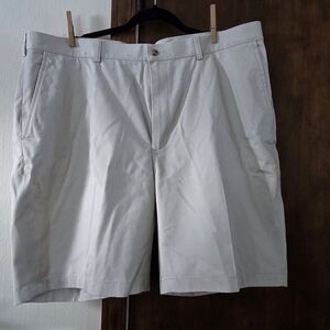 NWT: Jos. A. Bank Men's Cream Flat Front Shorts | light khaki (stone)